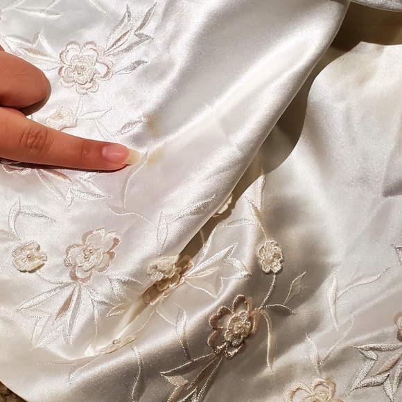 Vintage Off the shoulders Spanish Style Wedding dress - Picture 3 of 17